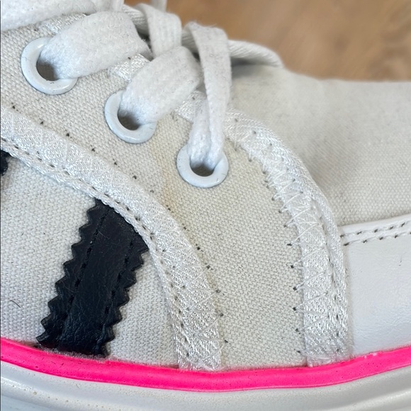 White and Pink Sneakers with Sporty Low-Top Design - Picture 8 of 13